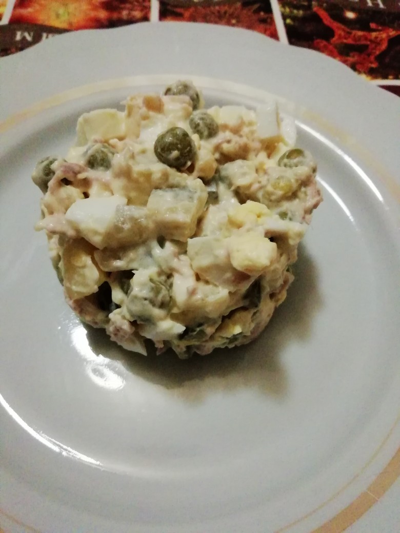 Мясной салат