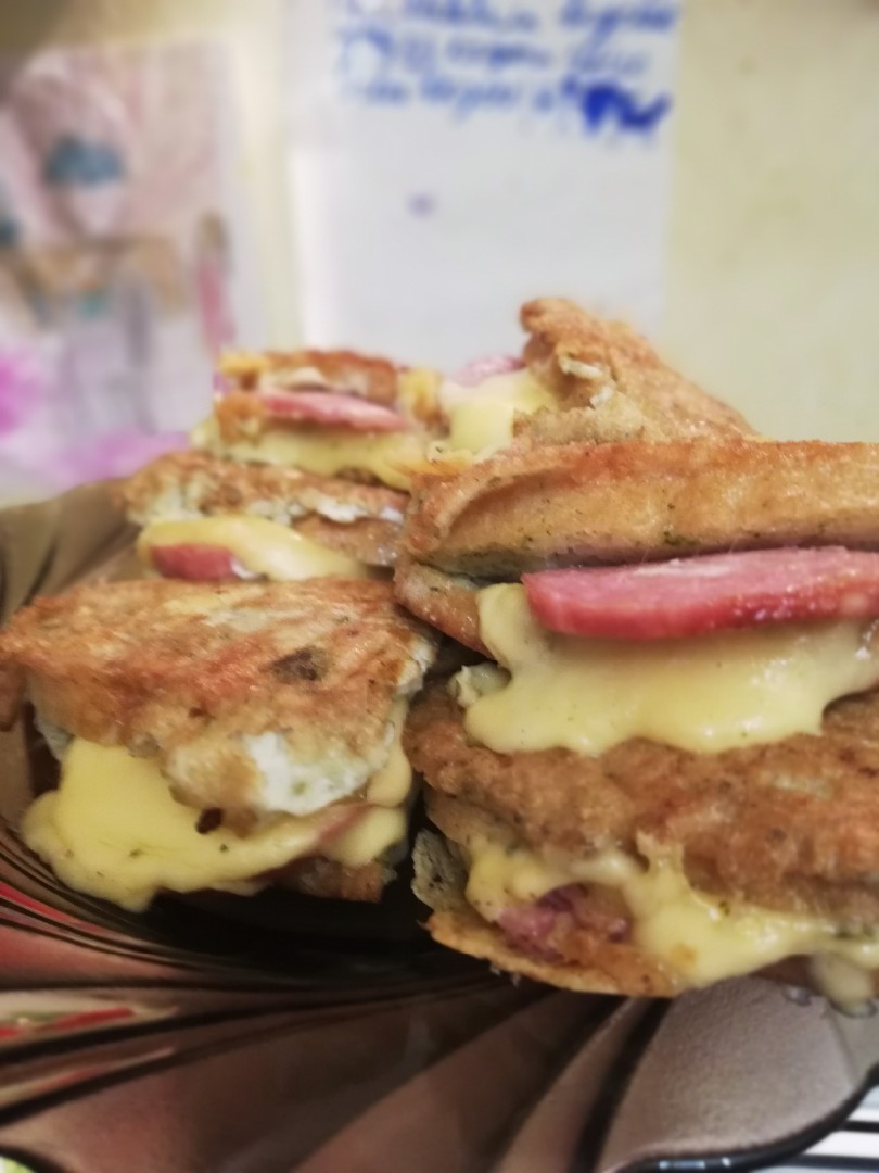 Гренки с сыром и колбасой