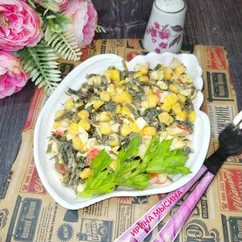 Салат из морской капусты и крабового мяса 