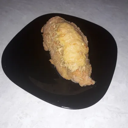 Куриное филе в панировке, фаршированное ветчиной и сыром