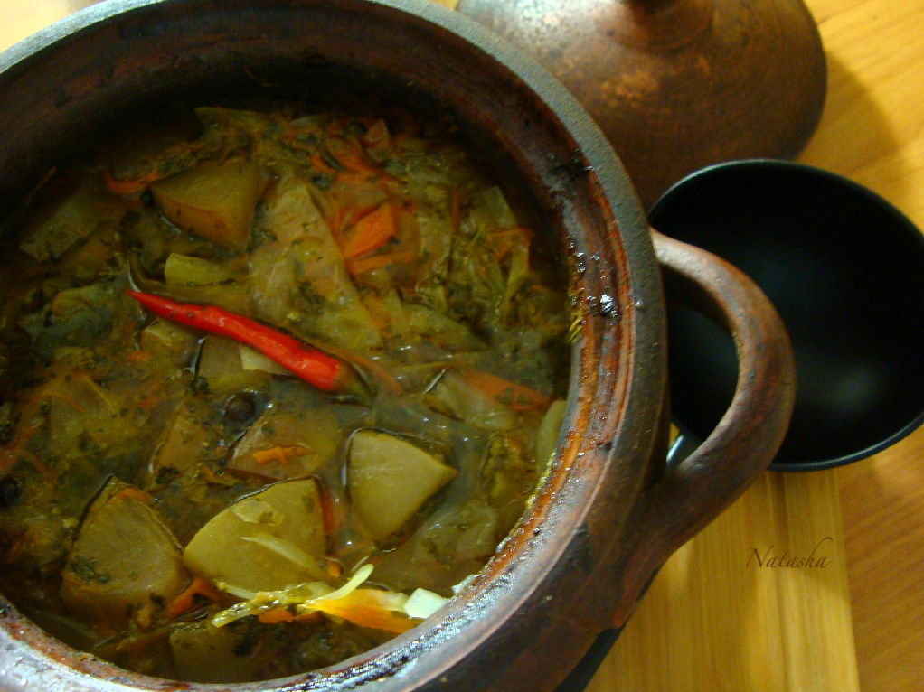 Щи томлёные с яблоком и жгучим перчиком