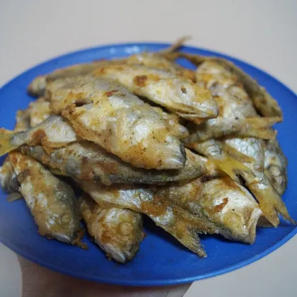 Черноморская жареная рыбка. Рецепт свежепойманной морской рыбы. Луфарь