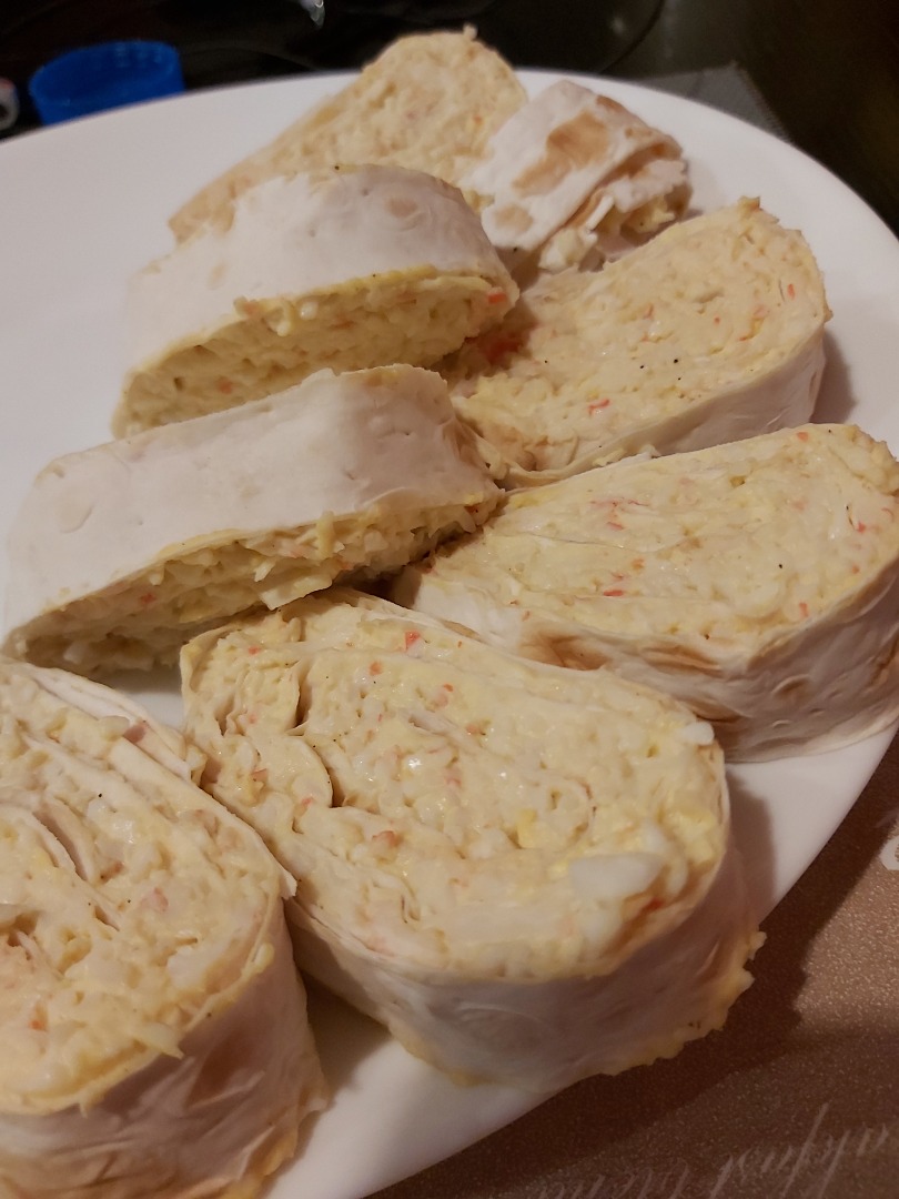 Рулет с крабовыми палочками