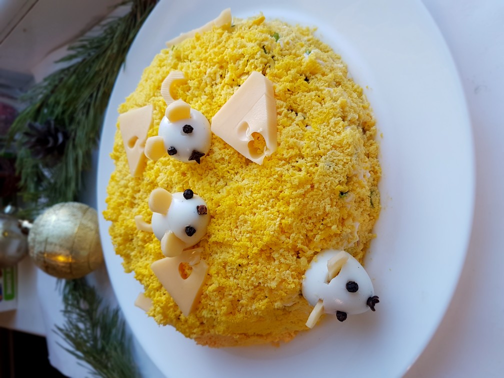 Салат Мимоза с курицей (с грибами, с копченой) - рецепт с фото