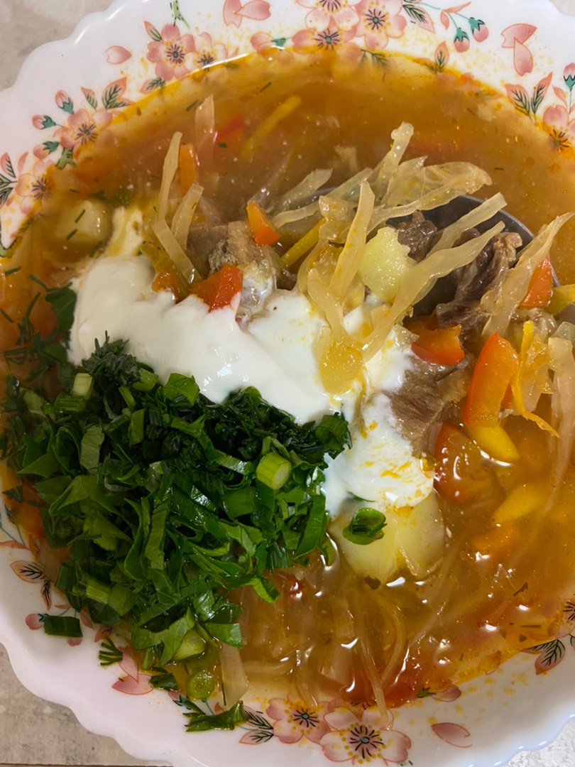 Фасолевый суп с квашеной капустой и мясом