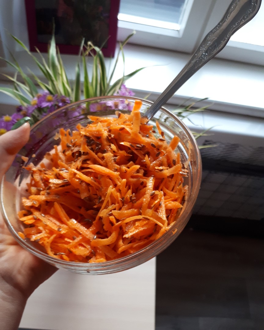 Салат из моркови и льняных семечек