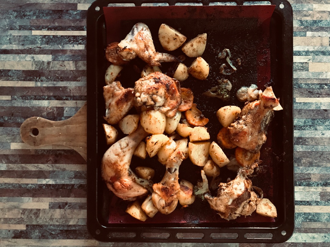 Курочка в сметанном маринаде с картофелем по-мексикански