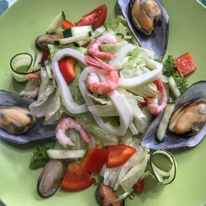 Салат с морепродуктами «Морской бриз»