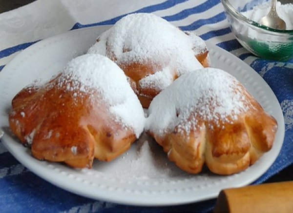 Булочки с начинкой из айвы