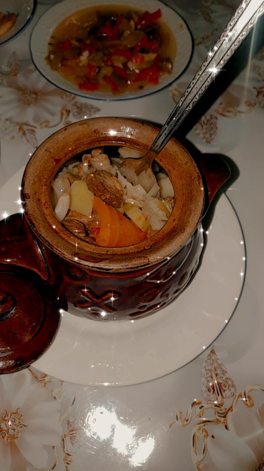 Мясо с овощами в горшочке