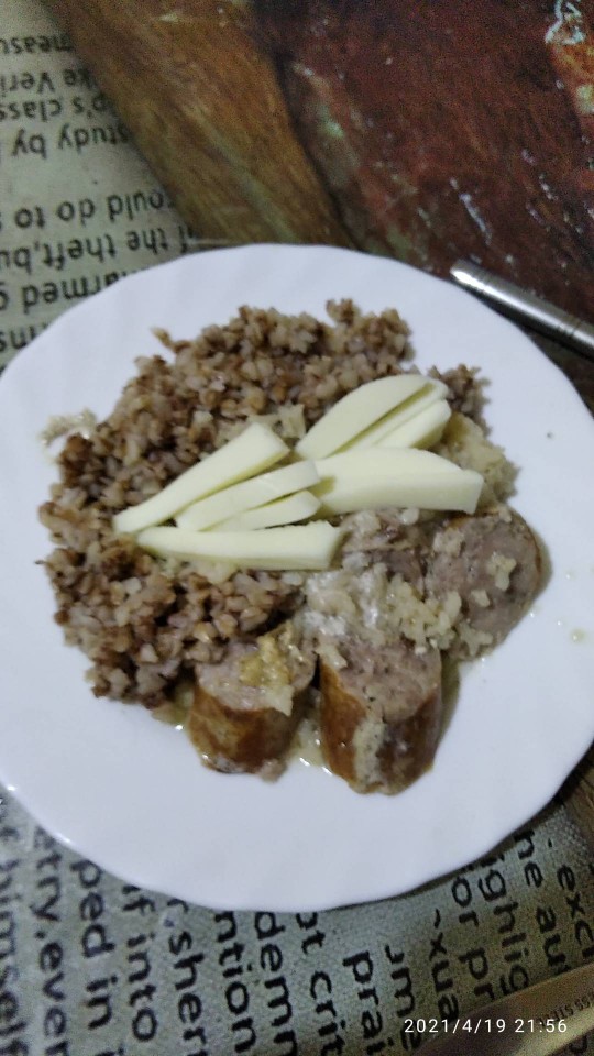 Купаты в сметане с гречкой