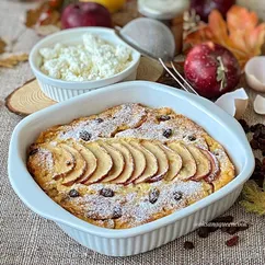 🍎Творожная запеканка с яблоками, изюмом и орехами