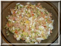 Салат из печени трески с яйцом и овощами