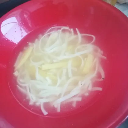 Куриный суп с лапшой и картошкой
