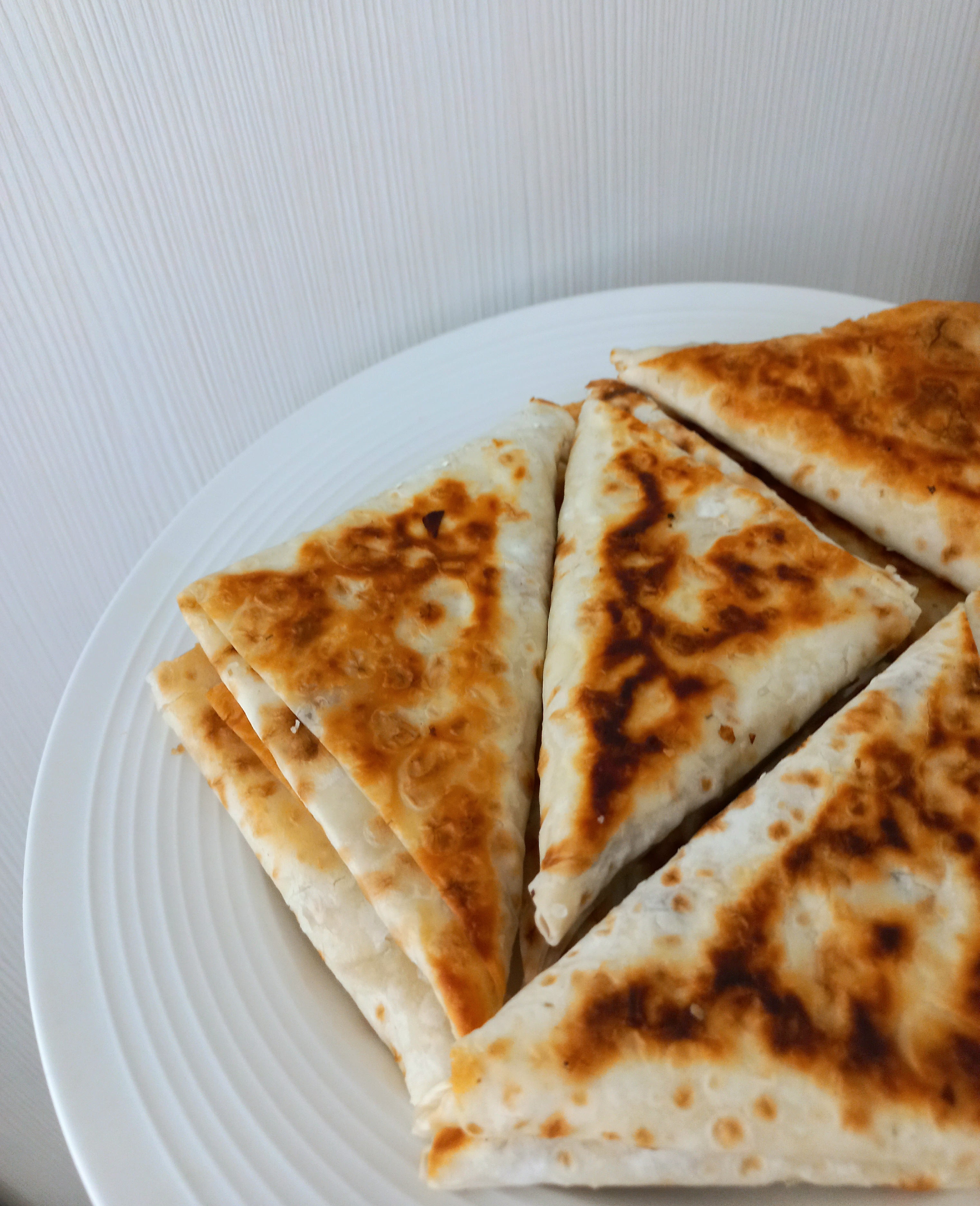 Конвертики с консервированной рыбой и рисом