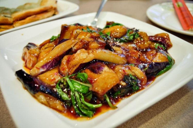Чисанчи – баклажаны с картошкой и сладким перцем по-китайски в соевом соусе