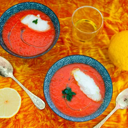 Холодный суп с томатами, перцем и рикоттой