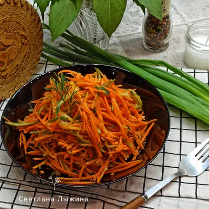 Морковный салат с огурцом