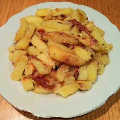 Жареная картошка соломкой на сковороде