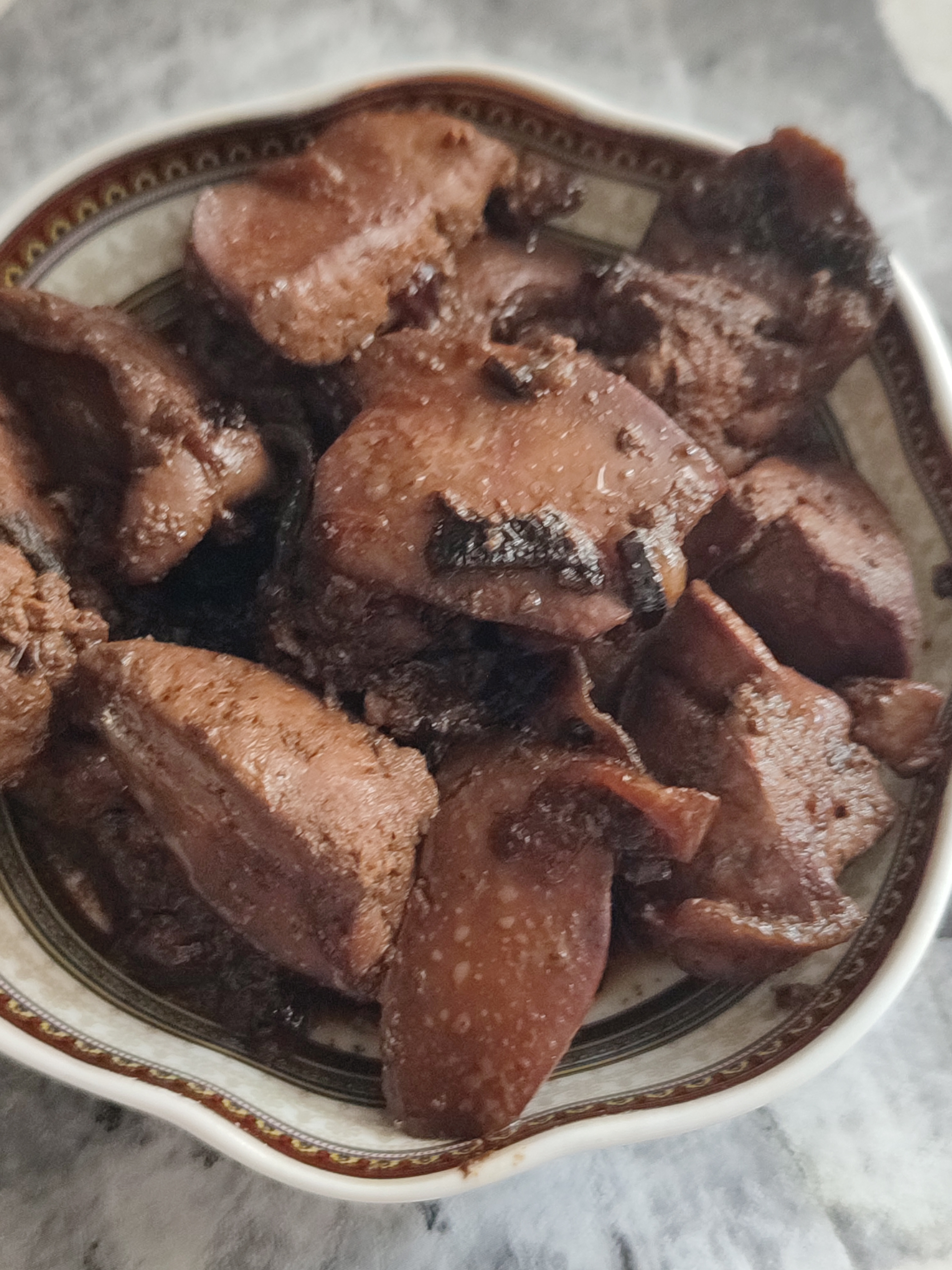 Тушеная куриная печень с луком