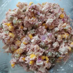 Салат с веганским тунцом ("Не Тунцом")