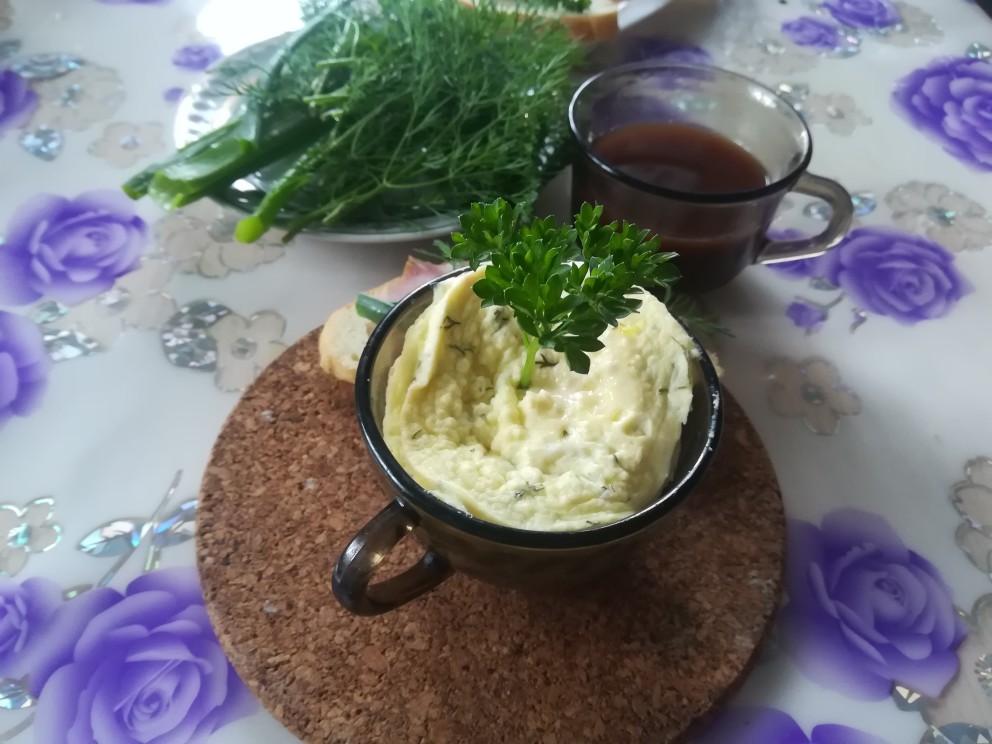 Омлет в кружке в микроволновке с молоком. Омлет в чашке.