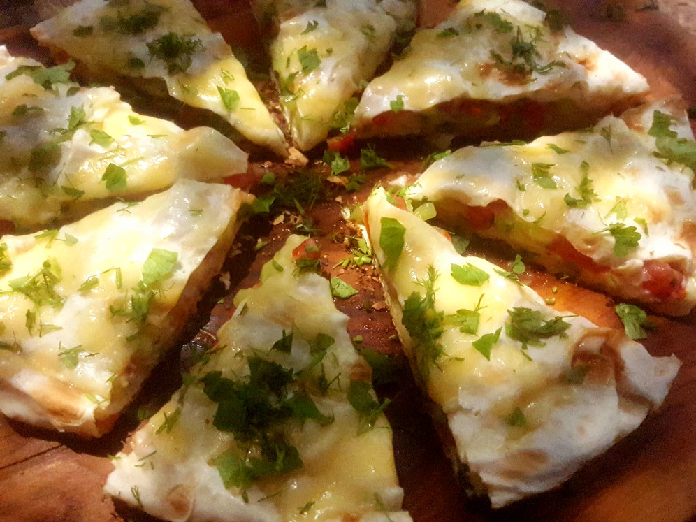 Яичница с овощами в лаваше