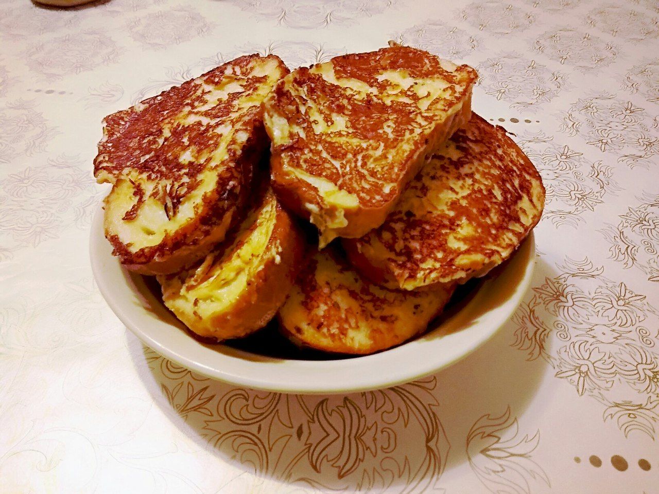 Гренки рецепт с яйцом. Гренки с сыром. Гренки на сковороде. Гренки из батона. Яичные гренки.