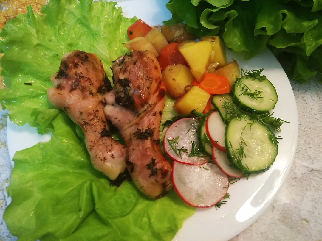 Куриные ножки в гранатовом соусе с овощами