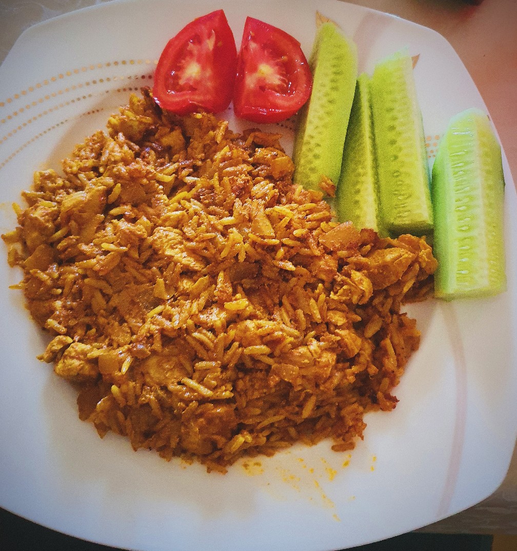 Курица с карри и рисом