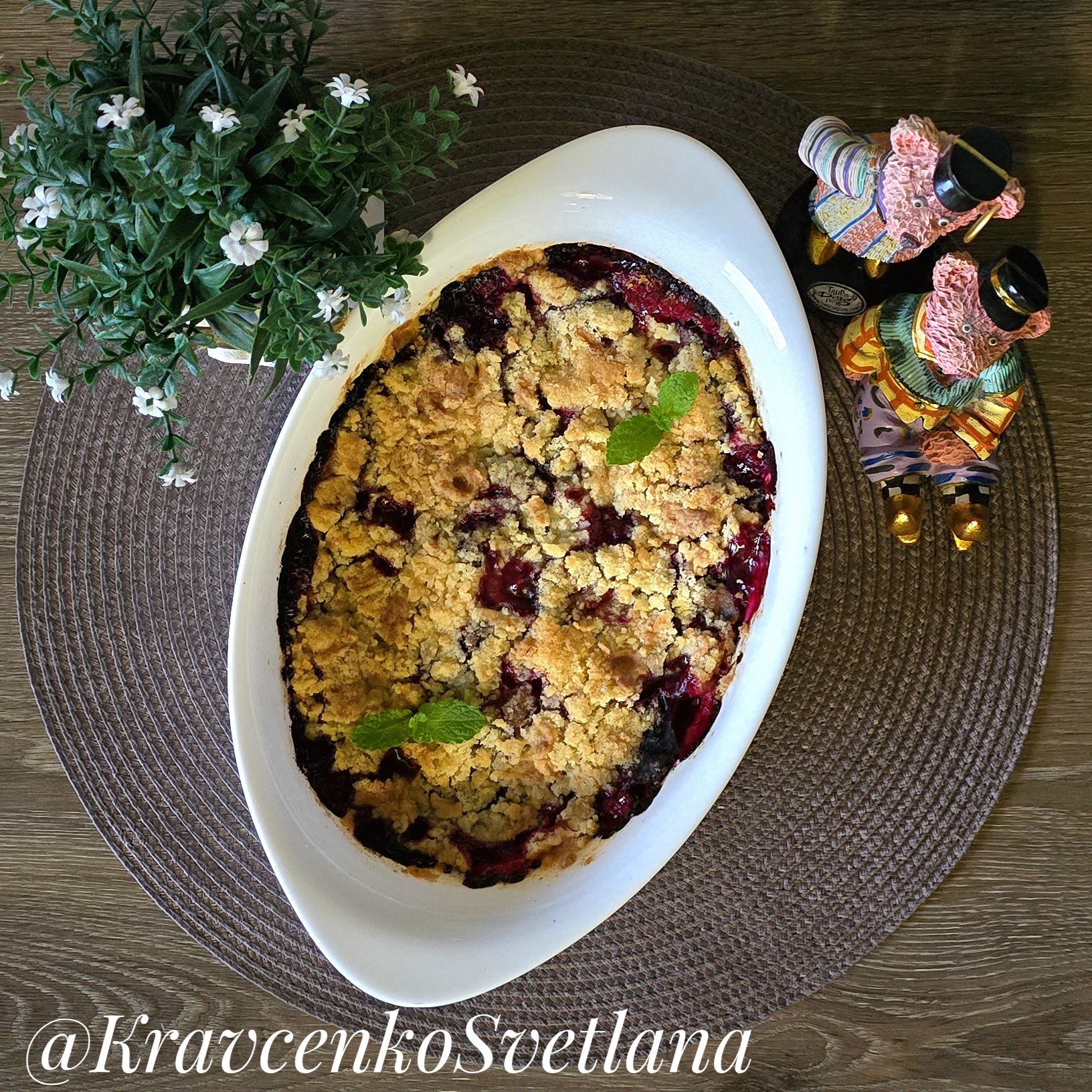 Сливовый крамбл