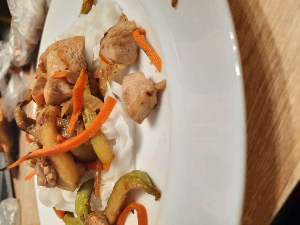 ПП Рисовая лапша с курицей и овощами