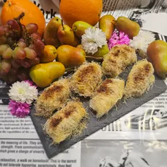 Яблоки и груши в тесте катаифи