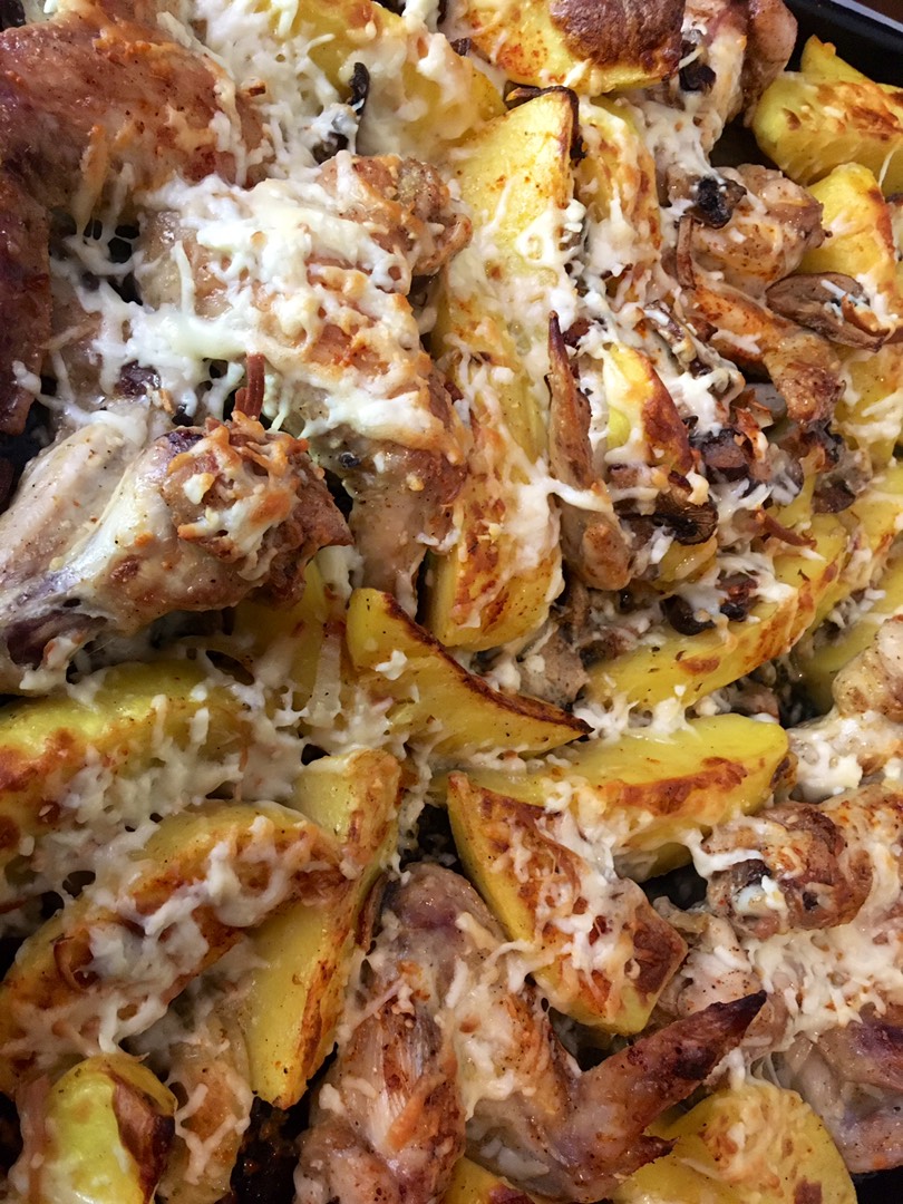 Куриные крылья с овощами