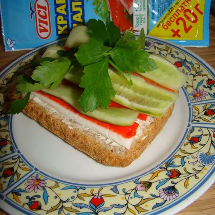 Королевский бутерброд с крабовыми палочками
