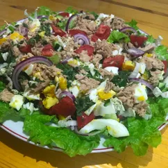 Салат с тунцом