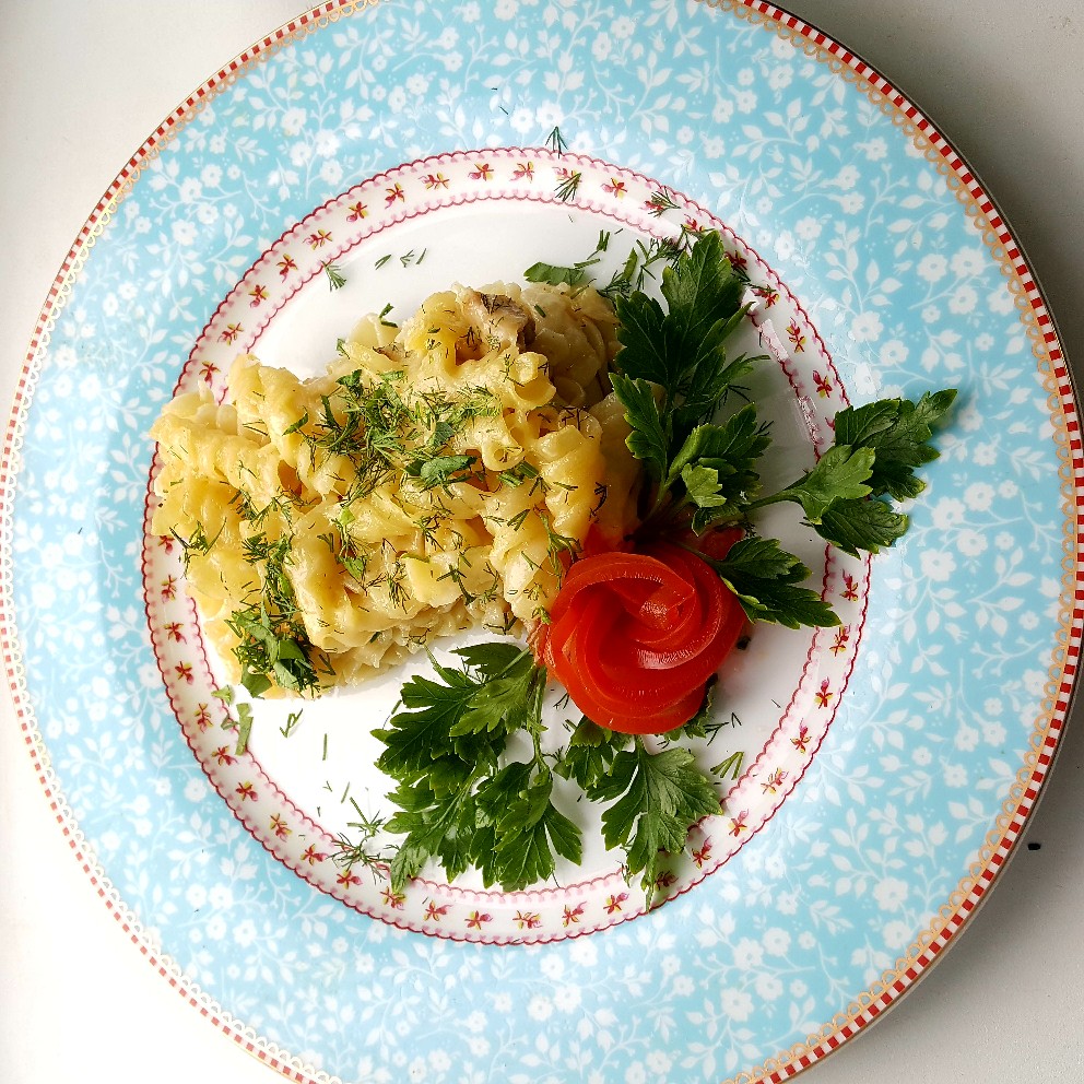 Паста фуззили в сливочном соусе и мясом