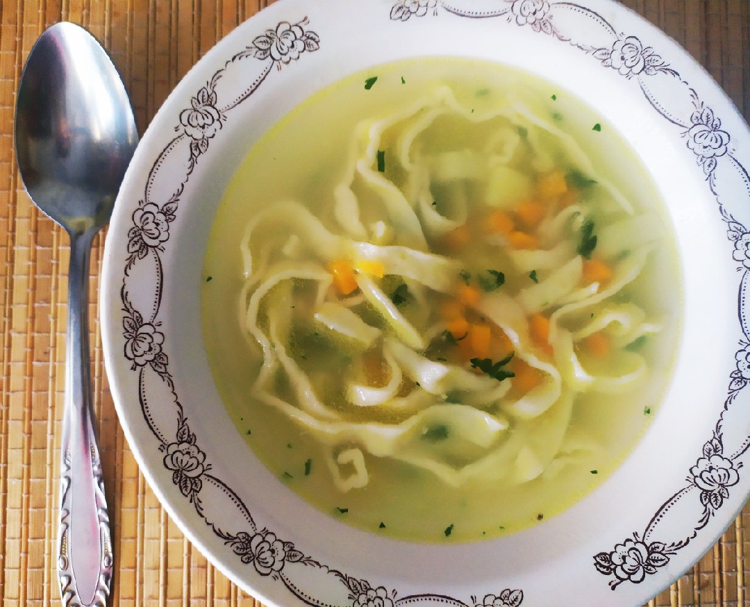 Куриный суп с домашней лапшой — токмач