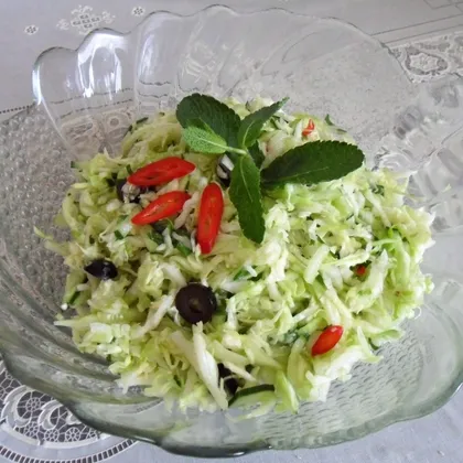 Капустно-огуречный салат с мятой для мяса на гриле