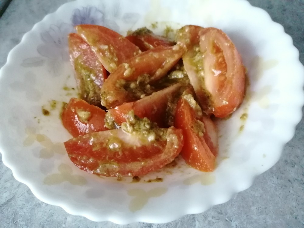 Помидоры закусочные с чесноком