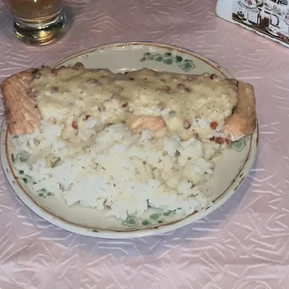 Запеченный лосось со сливочным соусом
