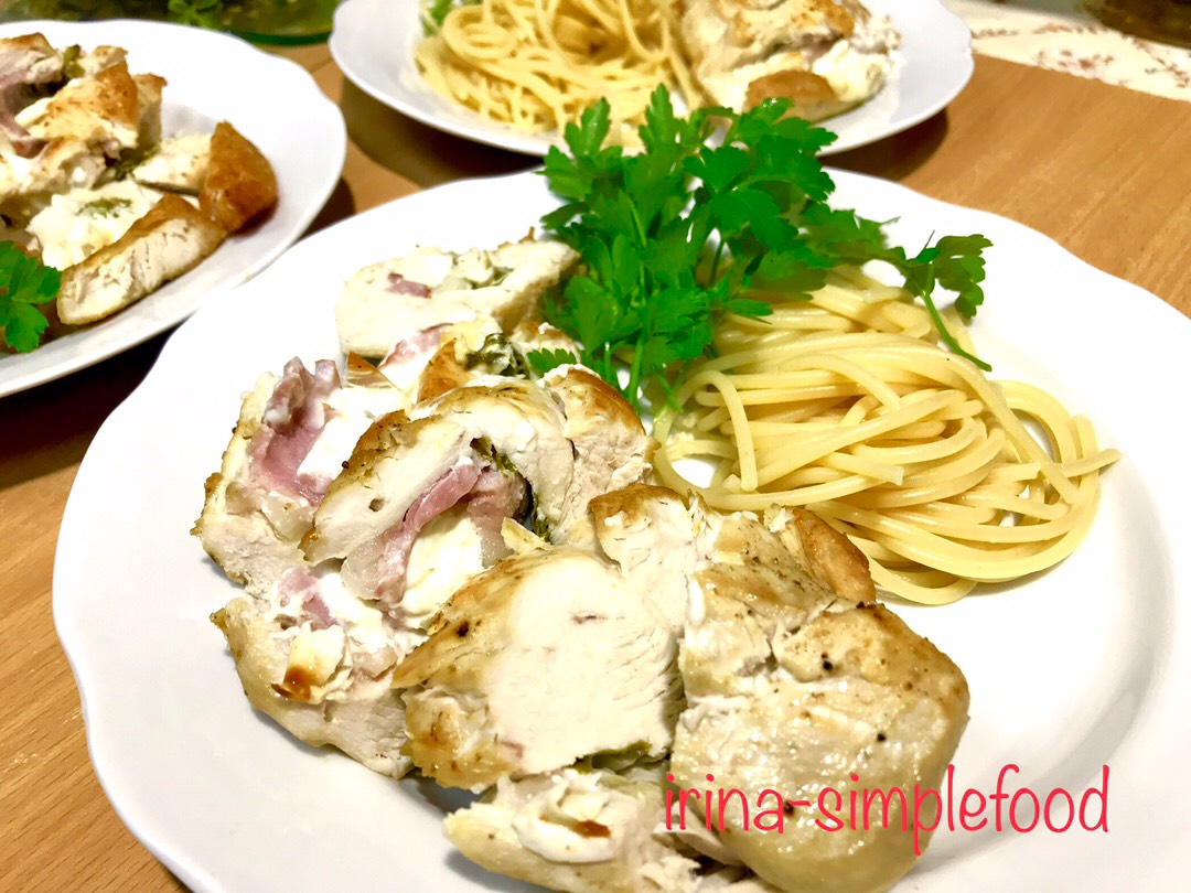 Куриная грудка с брынзой, беконом и шпинатом