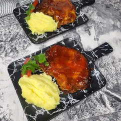 Корейка на кости в медовой глазури