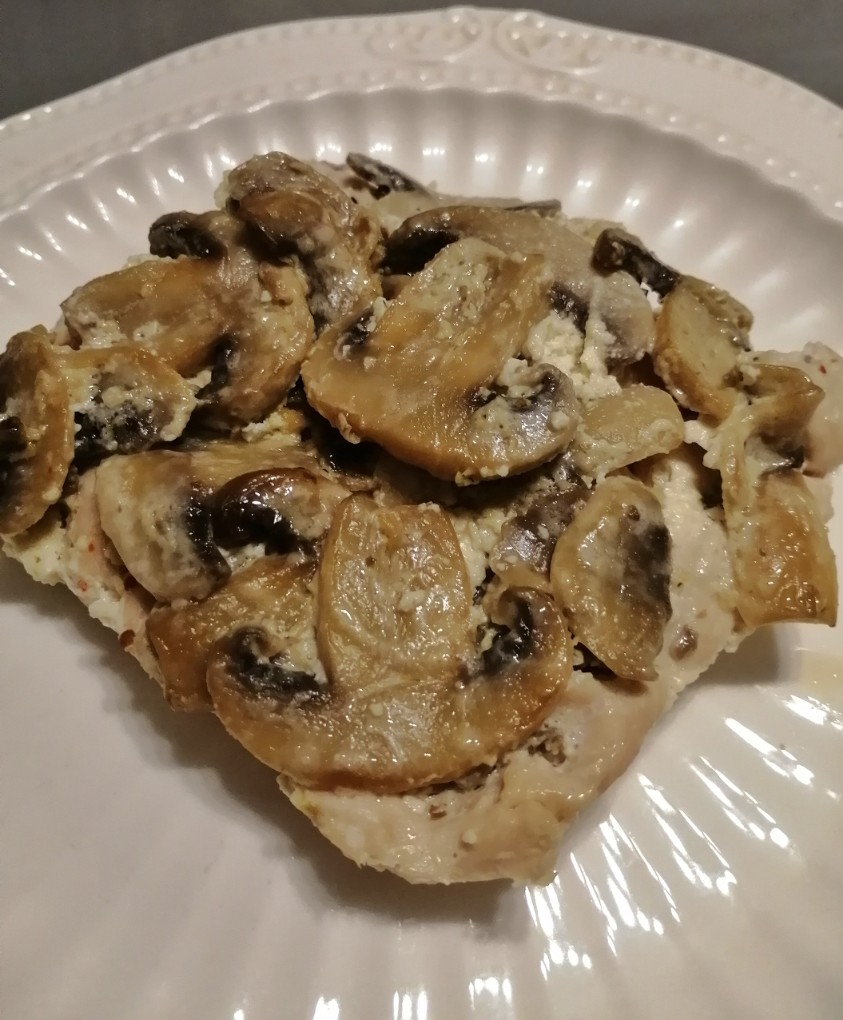 Куриное филе с грибами