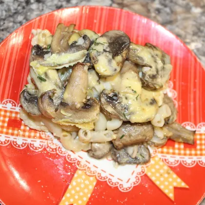 Пирог из макарон с курицей и грибочками