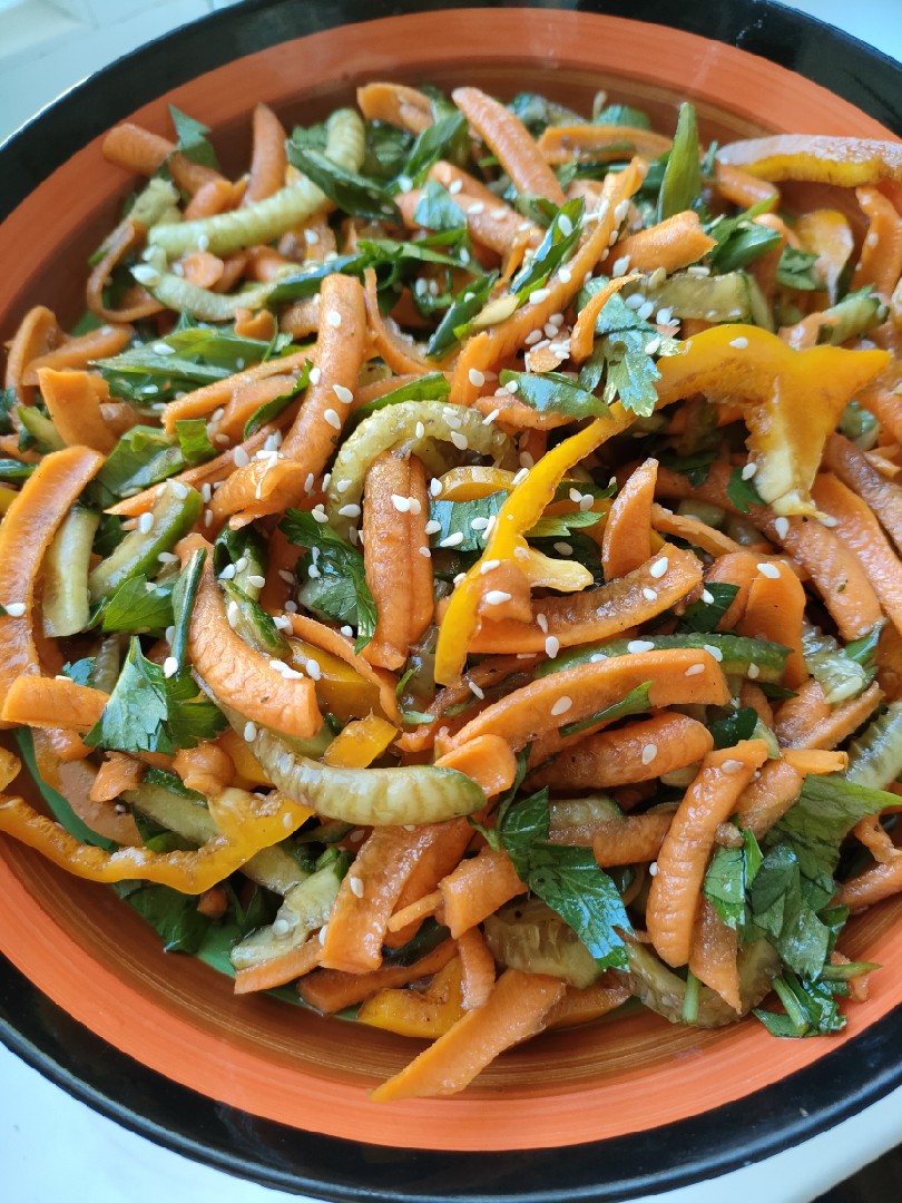 Восточный салат с чесноком и колбасой – пошаговый рецепт приготовления с фото