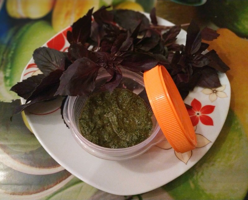 Пряная заправка из базилика (для салатов и мясных блюд)