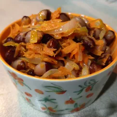 Салат с отварной фасолью