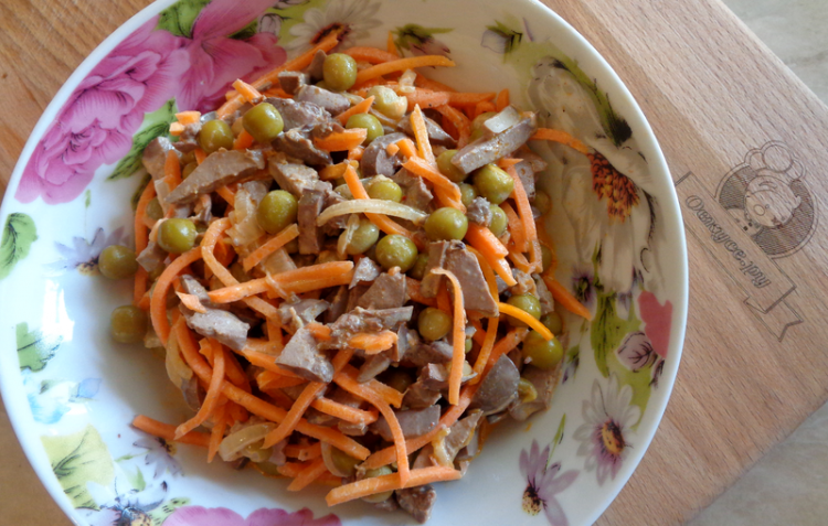 Салат с печенью и морковью
