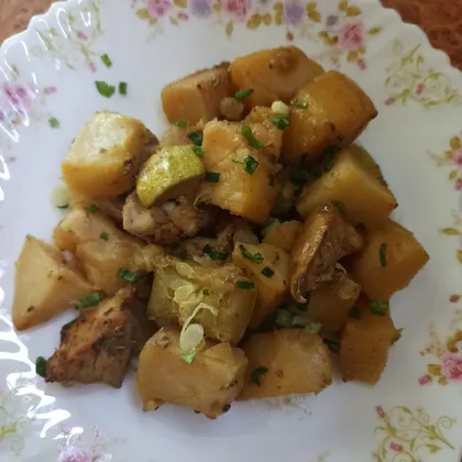 Картофель с мясом и кабачками